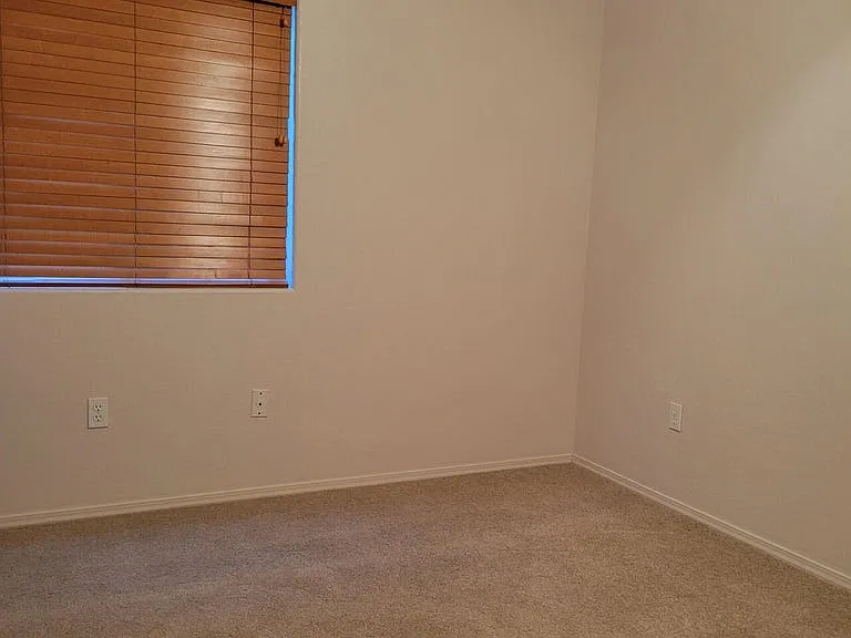 1707 E Woodchuck Ln — Photo 14
