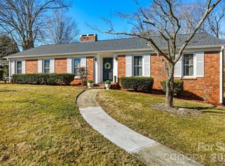 6 Crestwood Ln, Candler, NC 28715