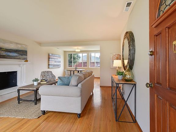 3rd image of 1115 Galvez Dr