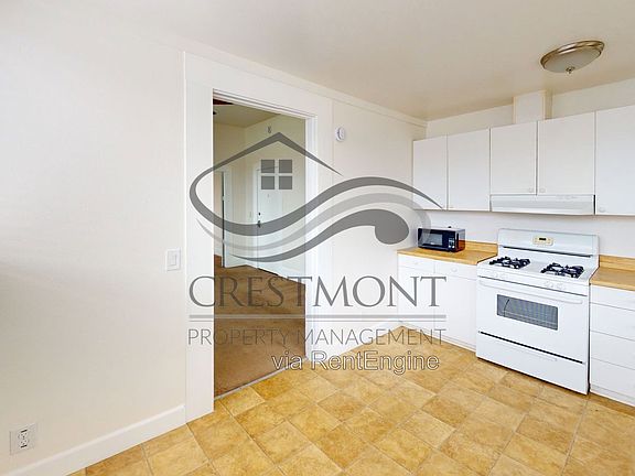 5th image of 918 10th St APT 4