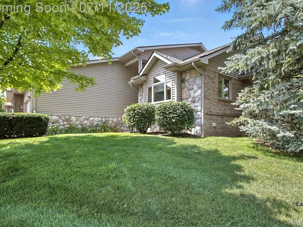 920 Mildred J Ct #67, Brighton, MI 48116