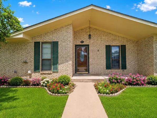 487 Edgewood Ave, Giddings, TX 78942