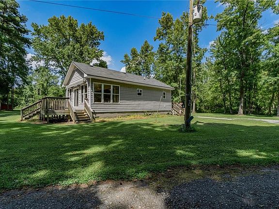 3rd image of 107 Nixonton Loop