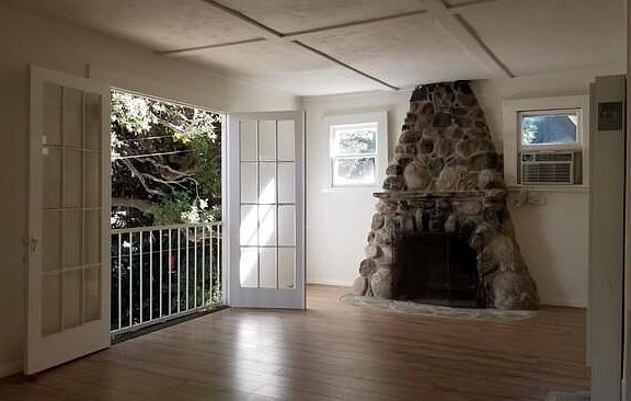 2nd image of 1565 N Beverly Glen Blvd