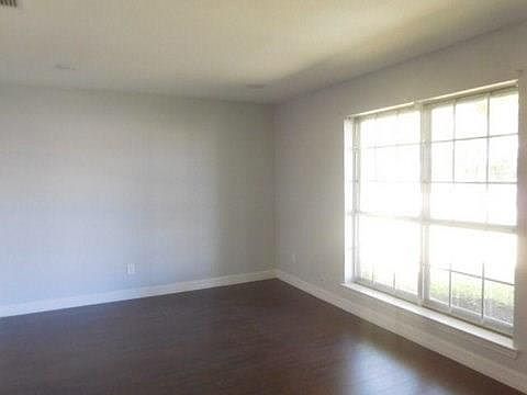 3rd image of 2624 Montclair Ln