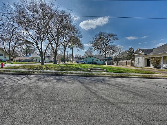 5th image of 303 Ross St