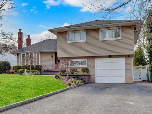 34 Hunter Place, Smithtown, NY 11787