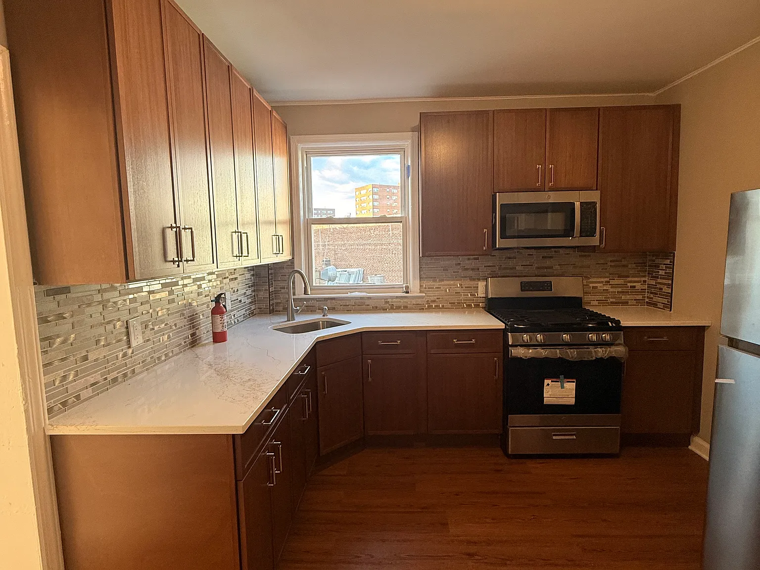 3 bed, $2,295 — Photo 2