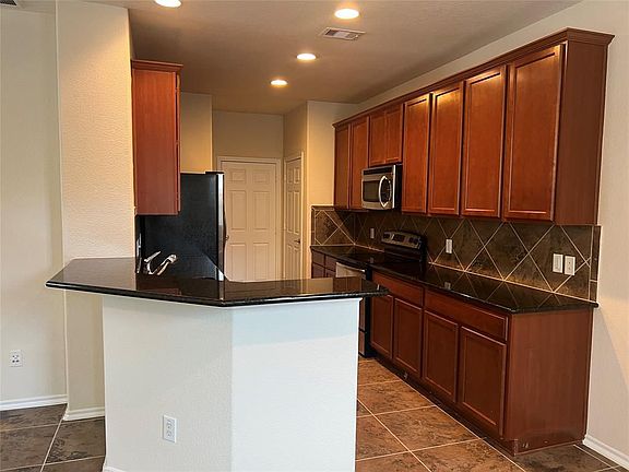 5th image of 24510 Folkstone Cir