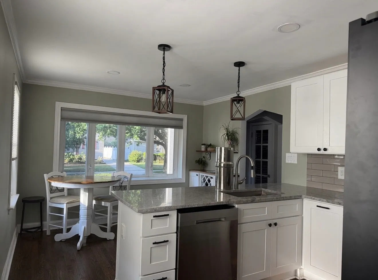 3 bed, 1600 sqft, $2,400 — Photo 4