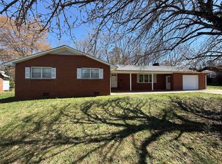 831 Delmonte Dr, Winston Salem, NC 27106