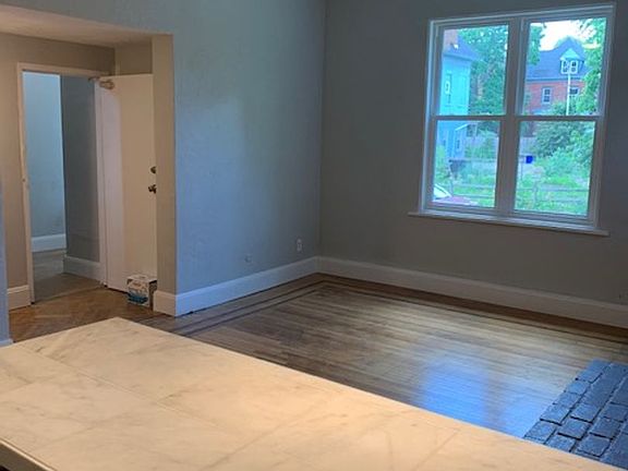 4th image of 211 S Saint Clair St APT 1