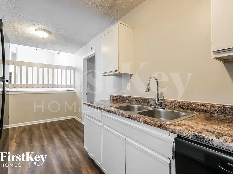 2103 Charles Cudd Ct — Photo 9