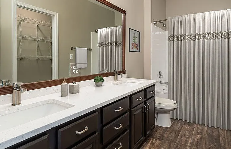 Glenmuir of Naperville Apartments — Photo 11