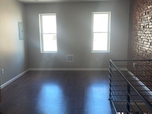 1864 E Cornwall St #2