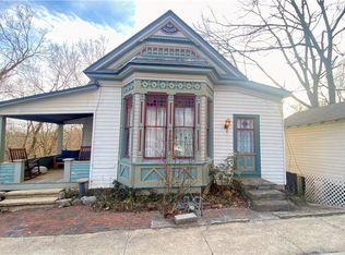 24 Singleton St, Eureka Springs, AR 72632