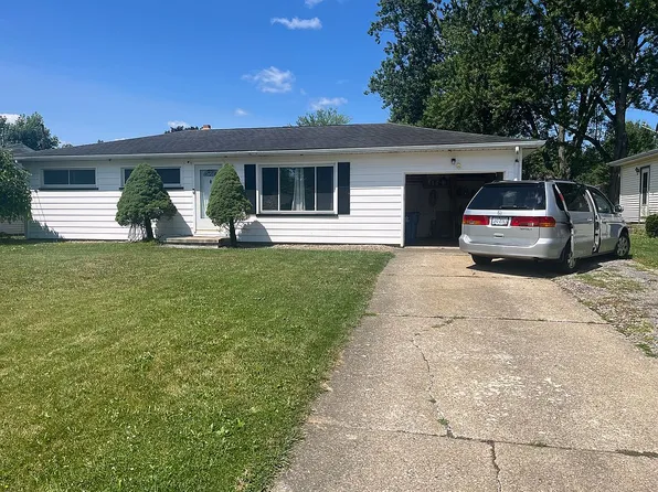 962 Adrian Cir, Girard, OH 44420