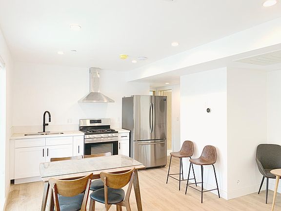 4th image of 1436 W 36th Pl #6