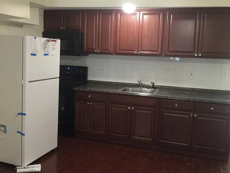 1129 Carpenter St #3 — Photo 2