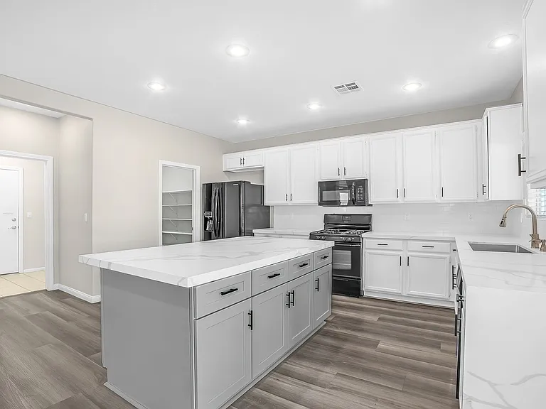 11273 Accademia Ct — Photo 7