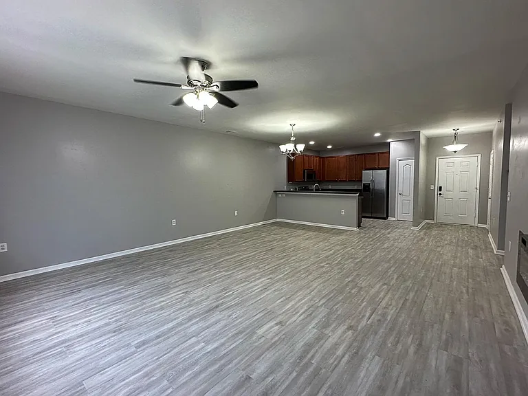 912 Southmoor Dr #203 — Photo 8