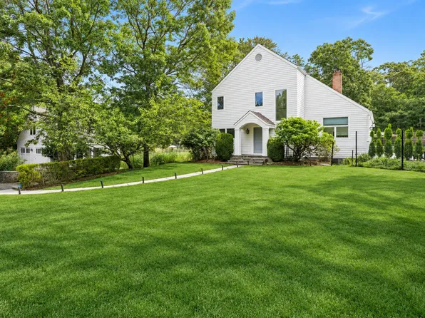 118 Two Holes Water Rd, East Hampton, NY 11937