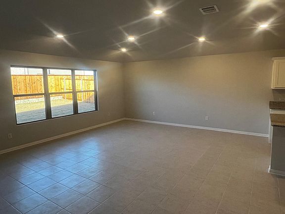 3rd image of 552 Meadow Run Dr