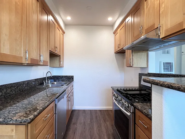 1743 W Malvern Ave #6 — Photo 6