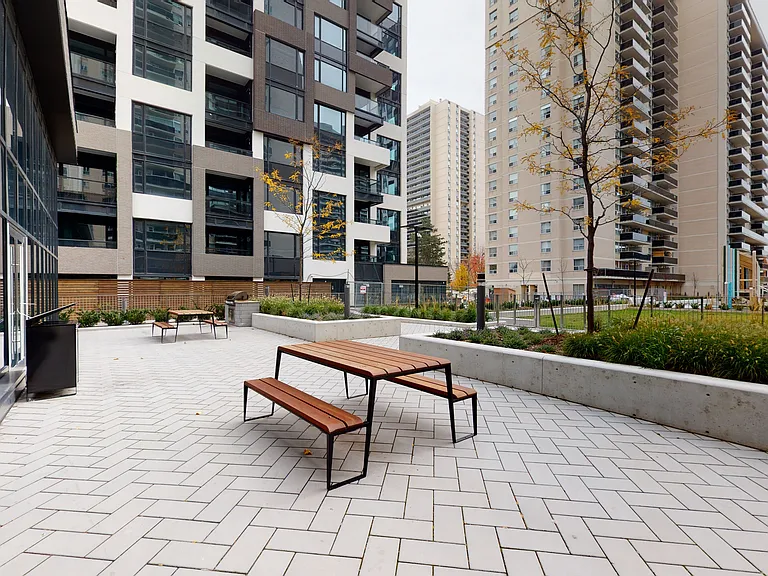 40 High Park Ave — Photo 24