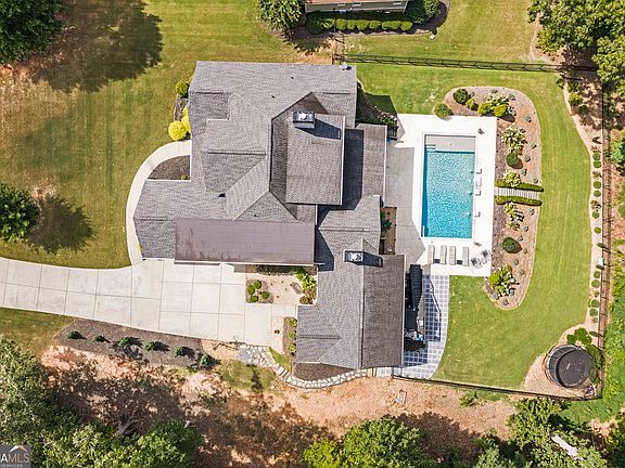 2nd image of 2126 Saddle Creek Dr