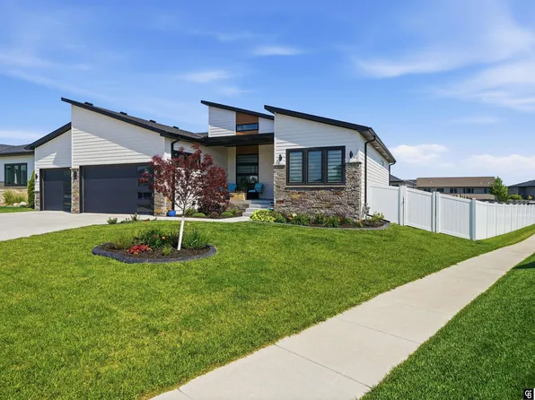 7434 Anselm Ln, Lincoln, NE 68516