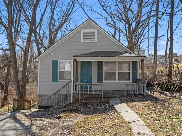 11815 E Roberts St, Sugar Creek, MO 64054