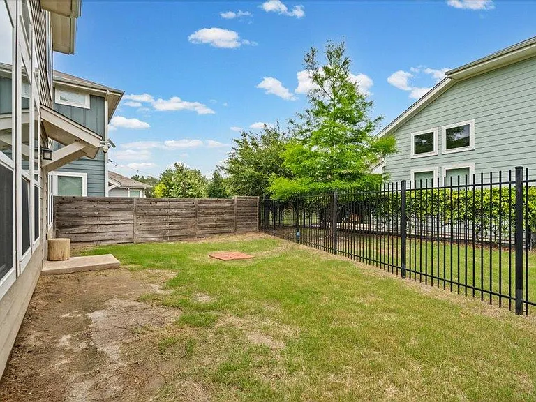 5915 Swayden Ln — Photo 19