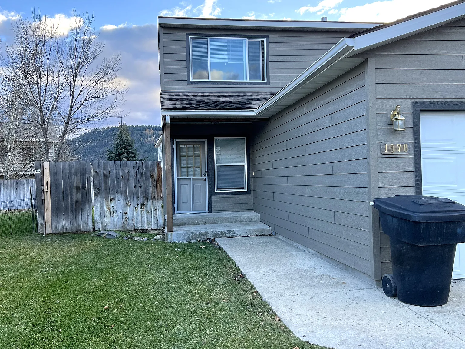 3 bed, 2.5 bath, 1456 sqft, $2,400 — Photo 2