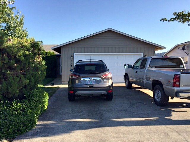2nd image of 216 Valley Ct