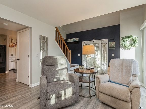 3rd image of 11723 Pine Way #B