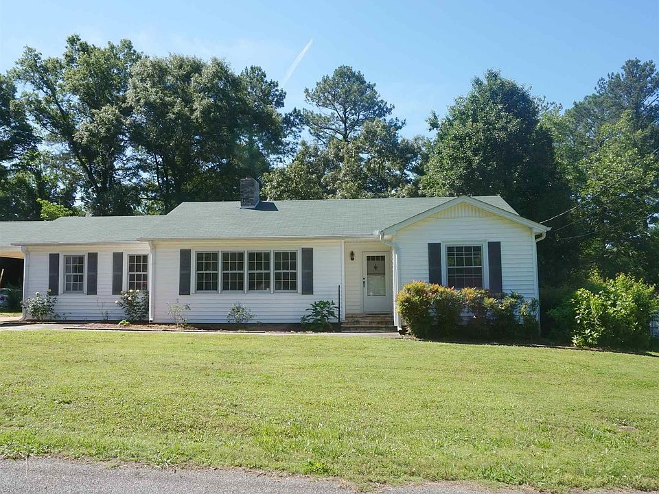 1st image of 3 Pinecrest Dr