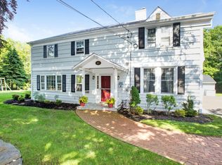 165 Saint Marks Ln, Islip, NY 11751
