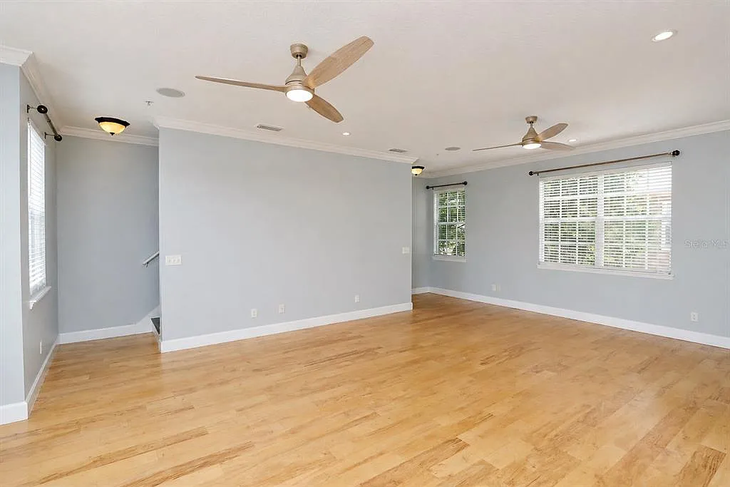 3 bed, 3.5 bath, 2000 sqft, $3,895 — Photo 3