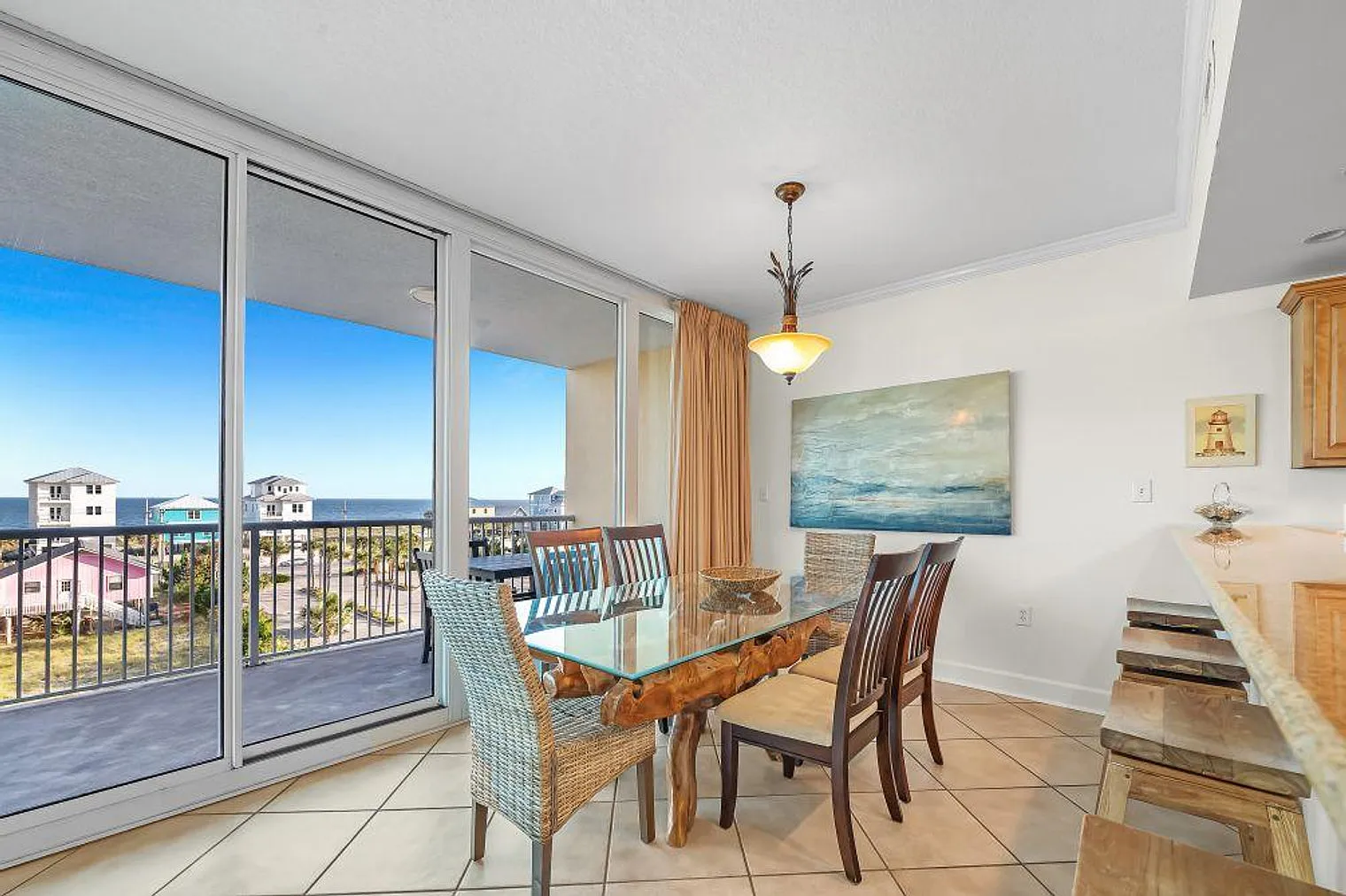 3 bed, 3.0 bath, 1528 sqft, $4,076 — Photo 3