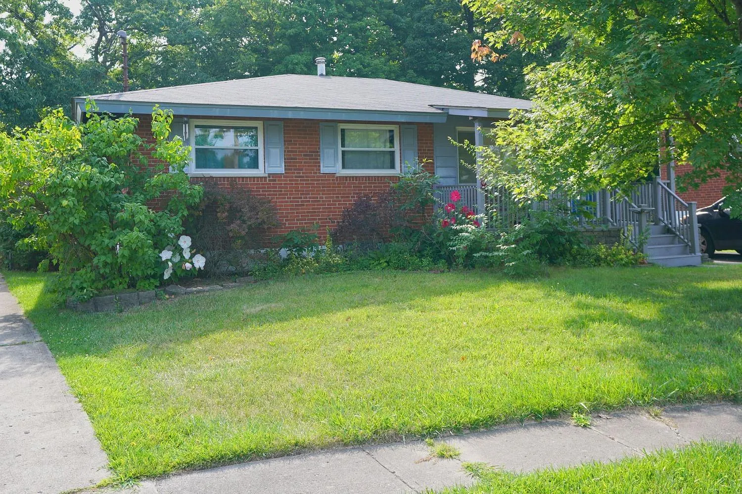 9212 Orangewood Dr photo 1