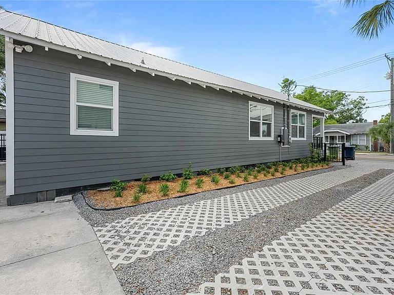 2203 N Blvd — Photo 8