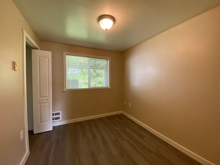 1708 Houston Ave — Photo 8