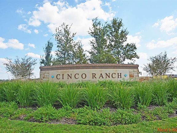 Enjoy over 20 resident only swimming pools, numerous tennis courts, basketball courts, sandy beach club, and neighborhood parks (big and small), as well as miles of hiking/biking paths.