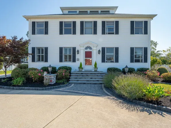 5 Saint Andrews Dr, Northfield, NJ 08225