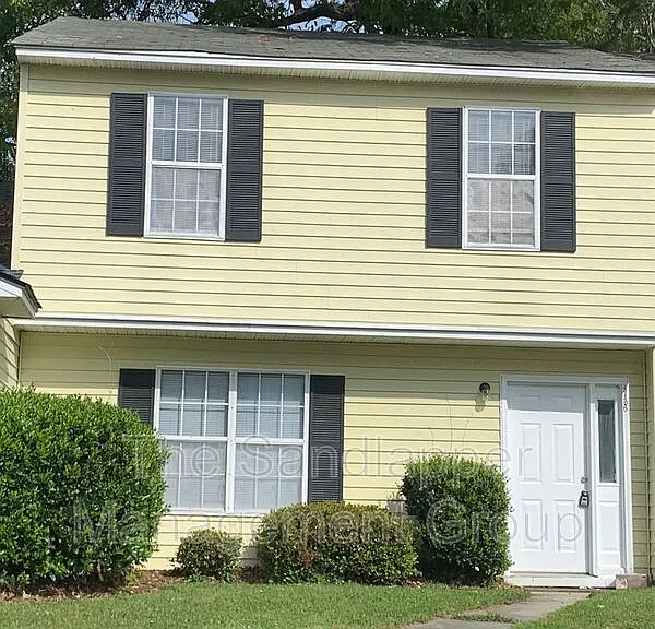 4736 Linfield Ln — Photo 1