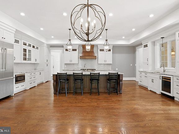 3rd image of 4147 Old Columbia Pike