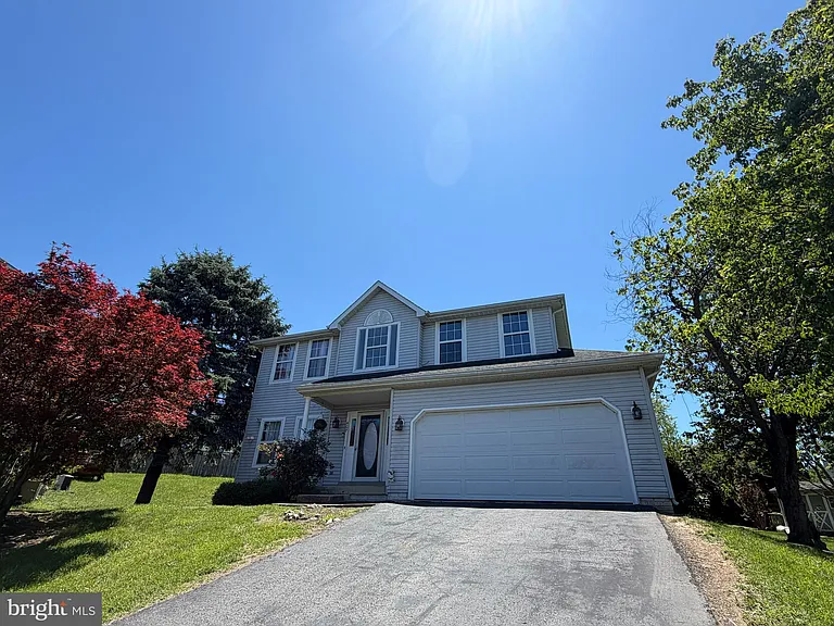 407 Tamarack Cir — Photo 2