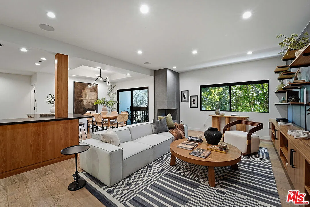 4 bed, 4.0 bath, 2083 sqft, $10,000 — Photo 3