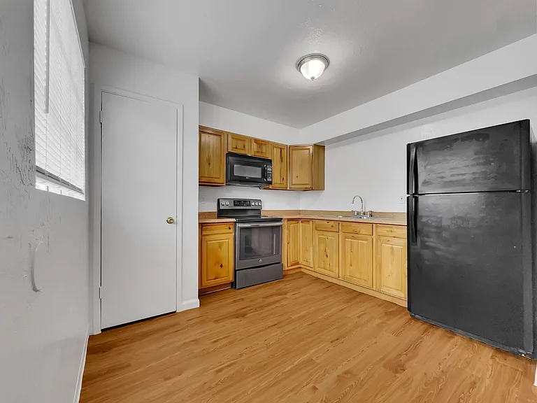 2905 E Monroe St #2 — Photo 4
